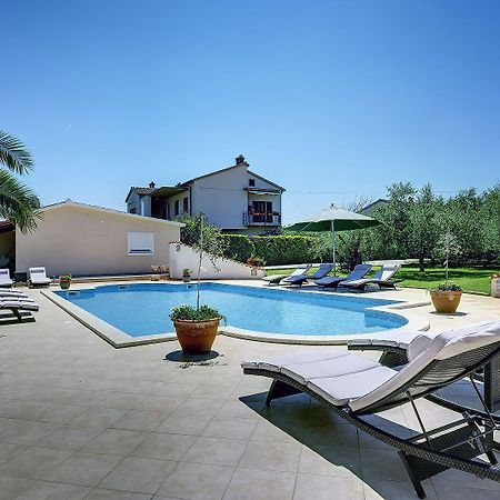 Zum Sandstrand Sind Es Wenige Gehminuten - Geniessen Sie Aber Auch Die Zeit Am Pool Medulin Exteriör bild